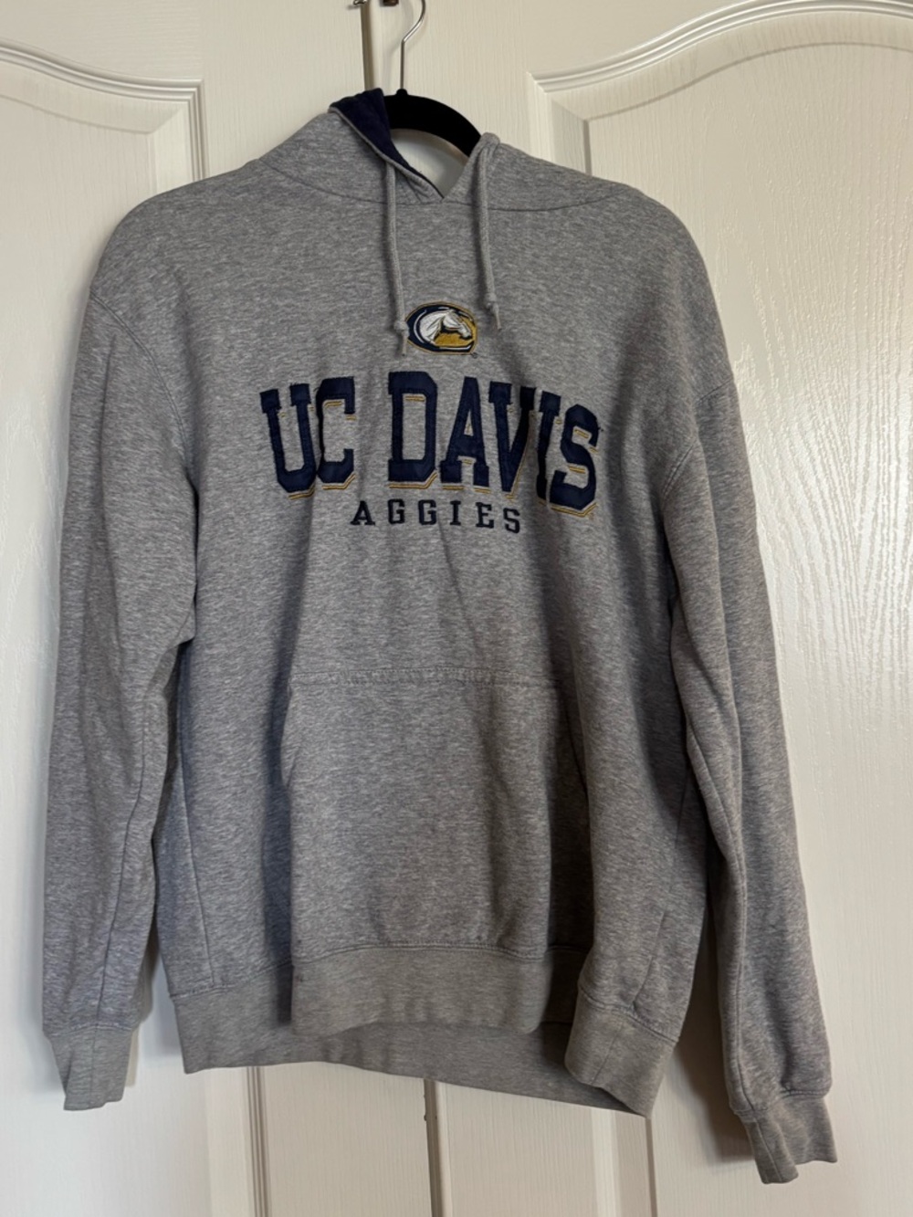 Pro Edge gray classic UC Davis  kangaroo hoodie size medium